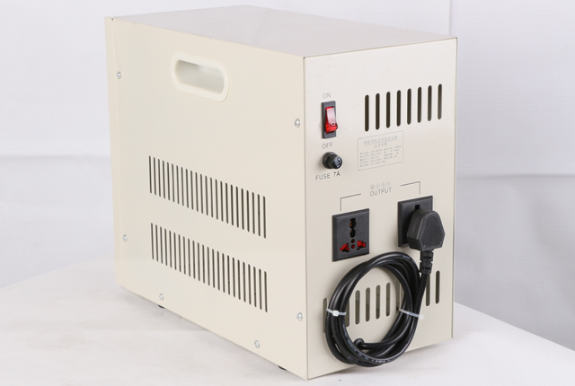 JJJW-2000VA精密凈化交流穩壓電源背面圖 JJJW-2000VA精密凈化交流穩壓電源背面圖