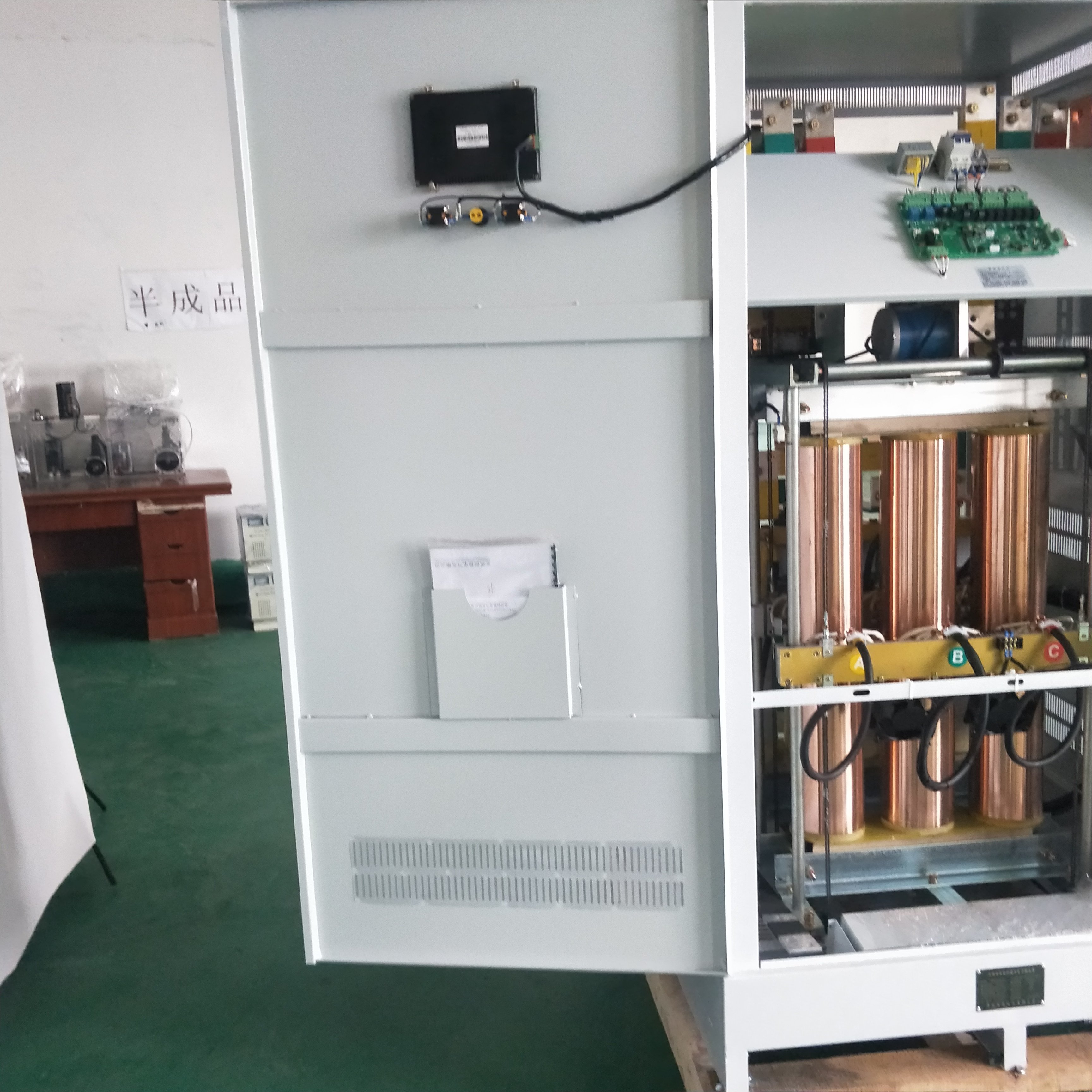 三相交流電力穩壓器